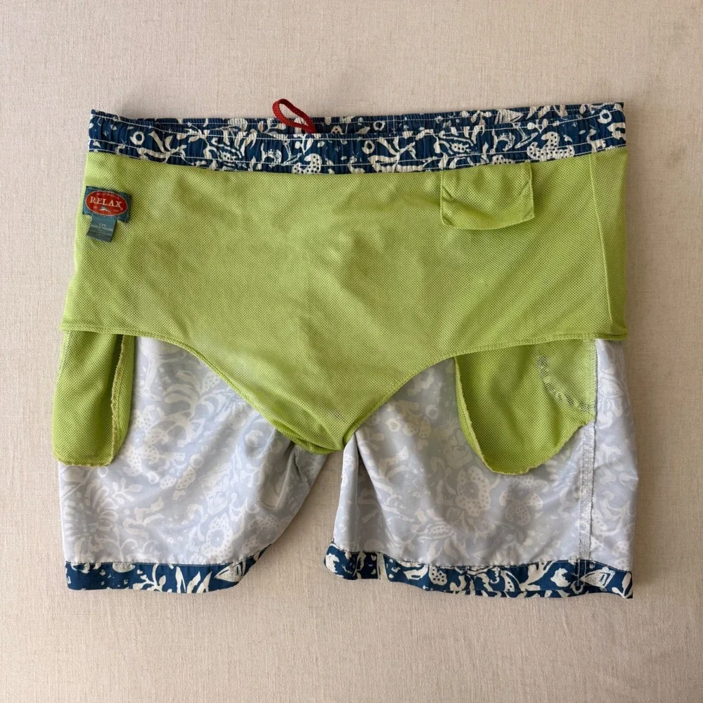 Tommy Bahama Swim Trunks Large Blue White Floral Cocktail Print Board Shorts